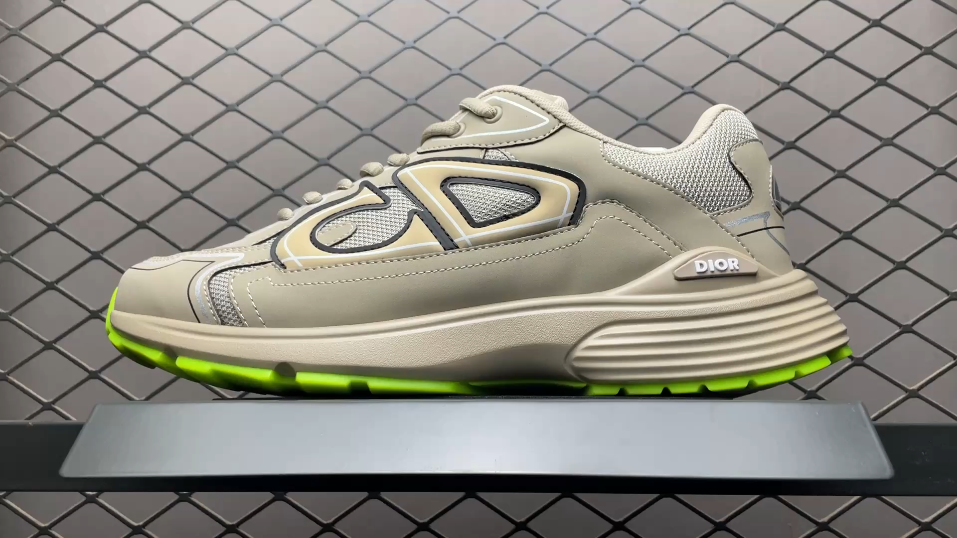 DR B30 Sneakers