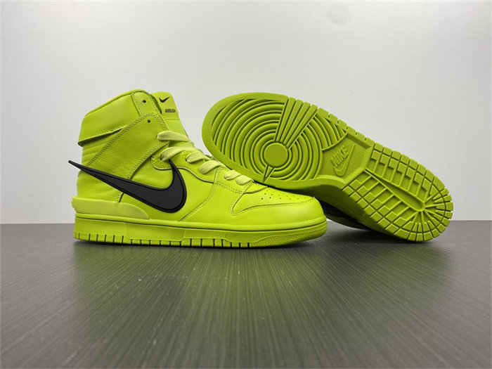 NK Dunk High AMBUSH Flash Lime CU7544-300