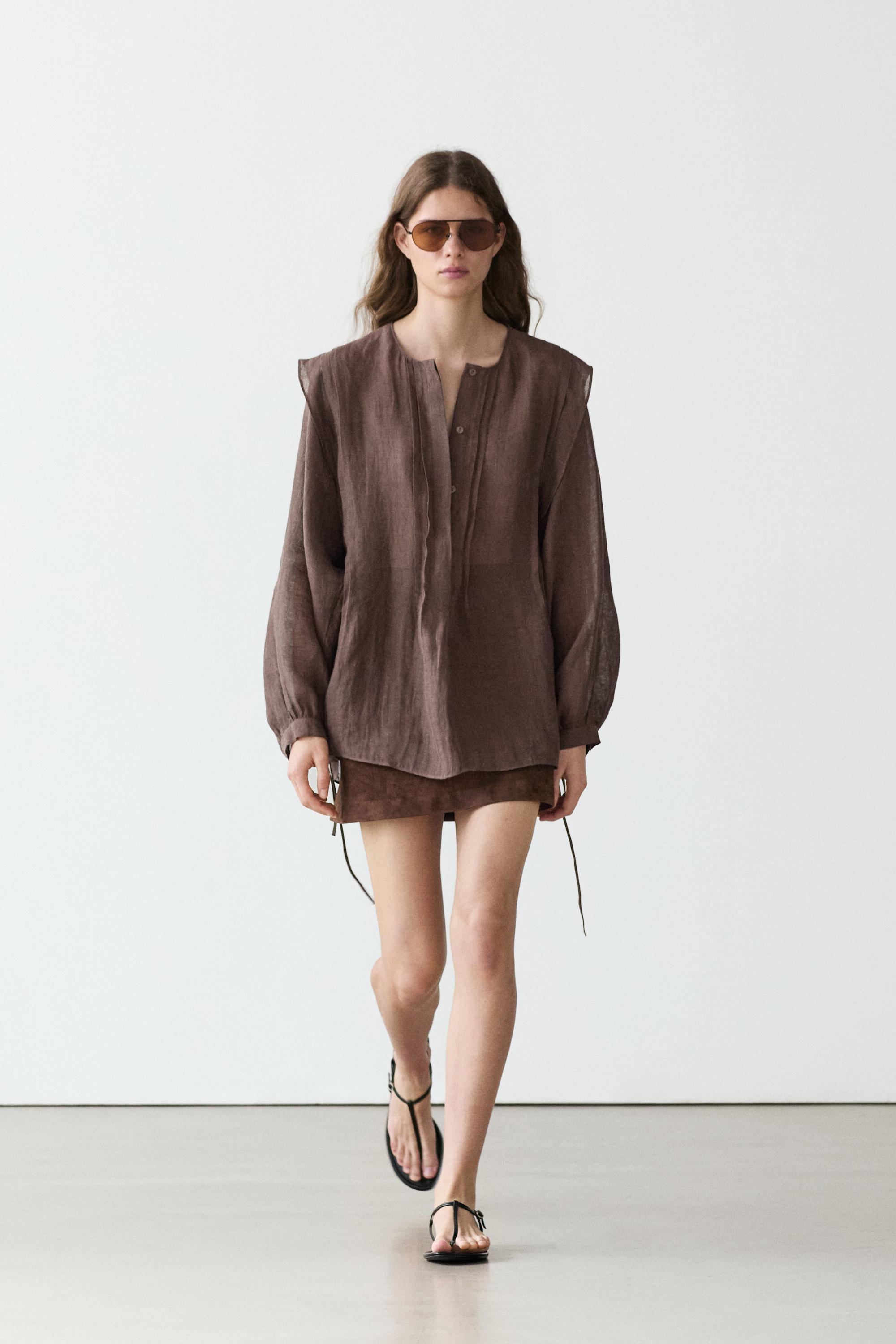 Blusa fluida oversize detalle volantes lino