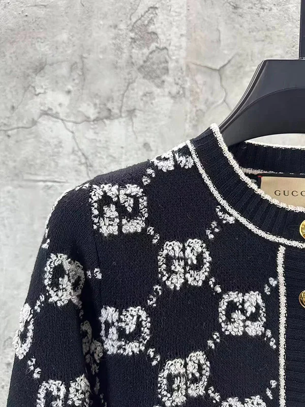 Round neck letter thick wool cardigan MY-93214