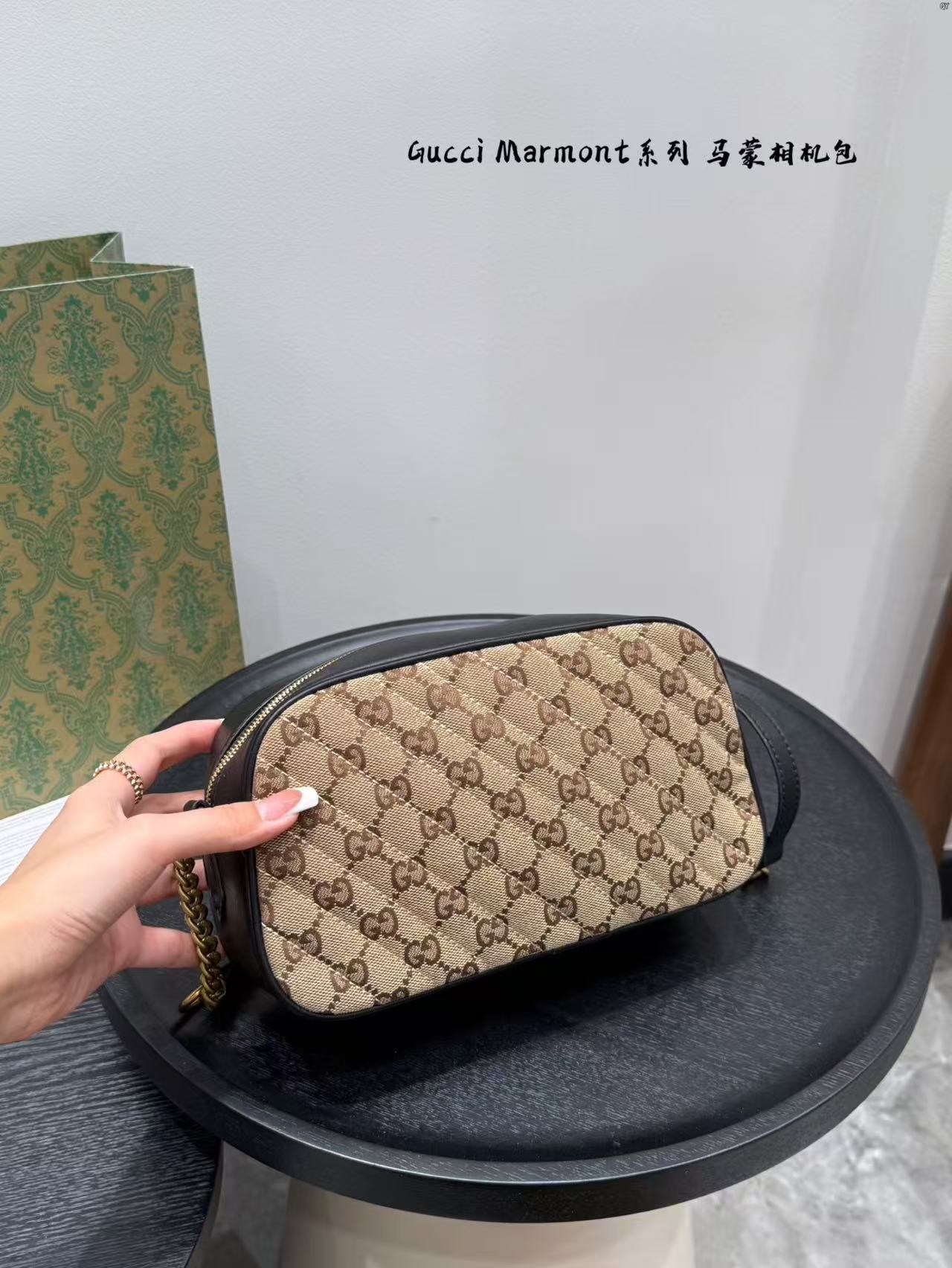 Brown Woman’s handbag with chains strap BB-9211000