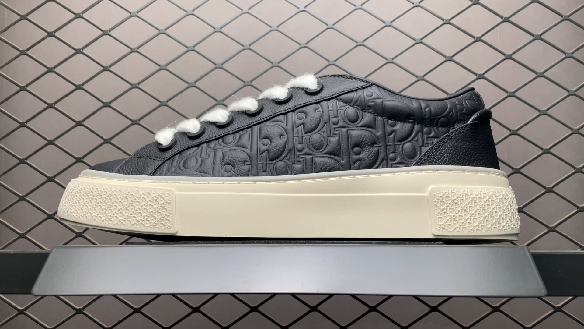 DR B33 Sneaker