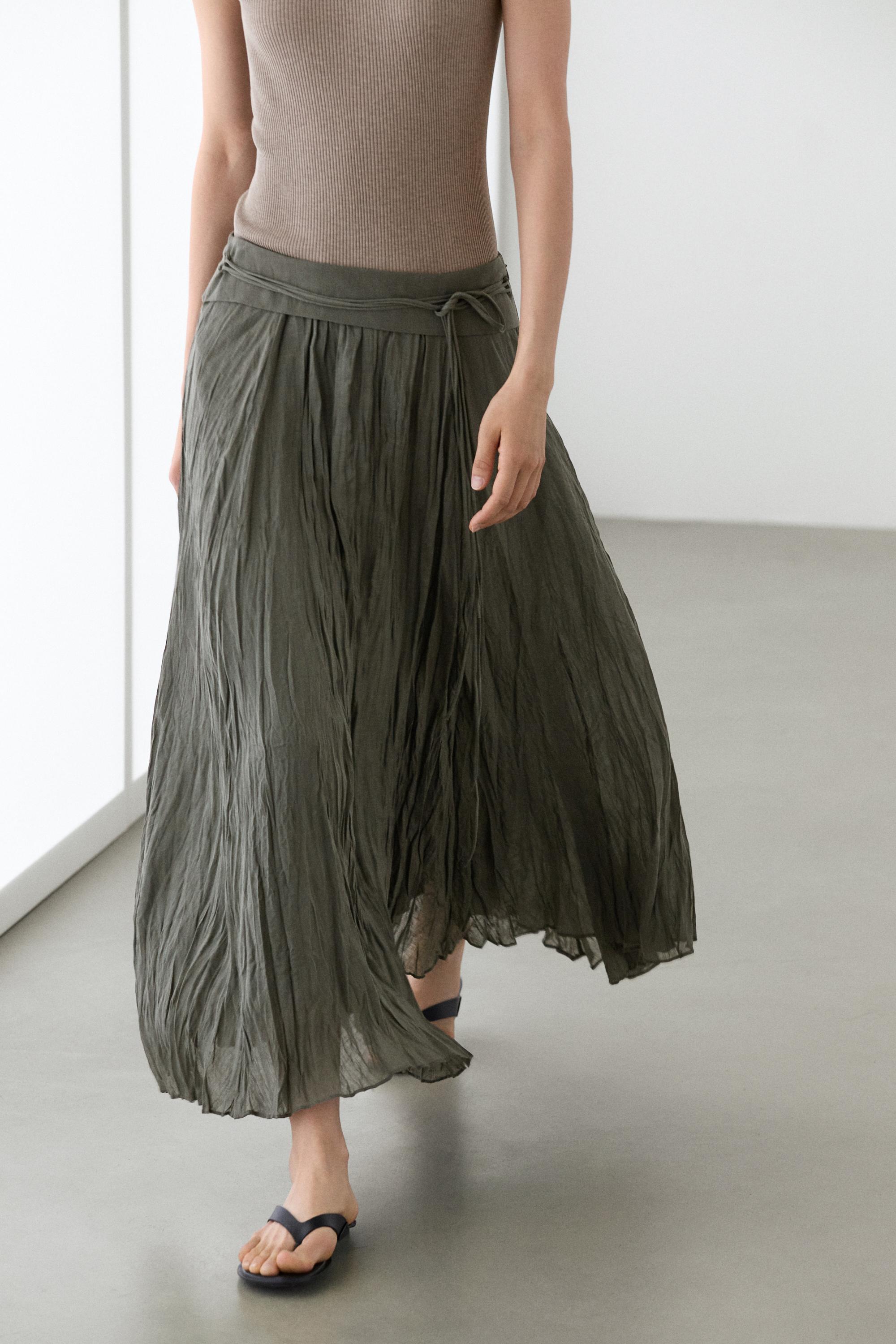 Falda midi detalle frunces con ramio