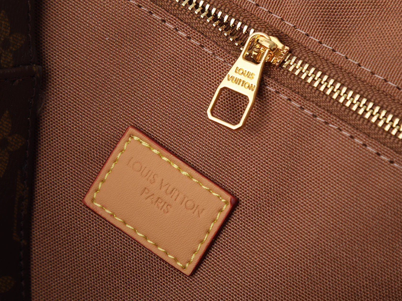 LOUIS VUITTON M28115 Christopher Messenger