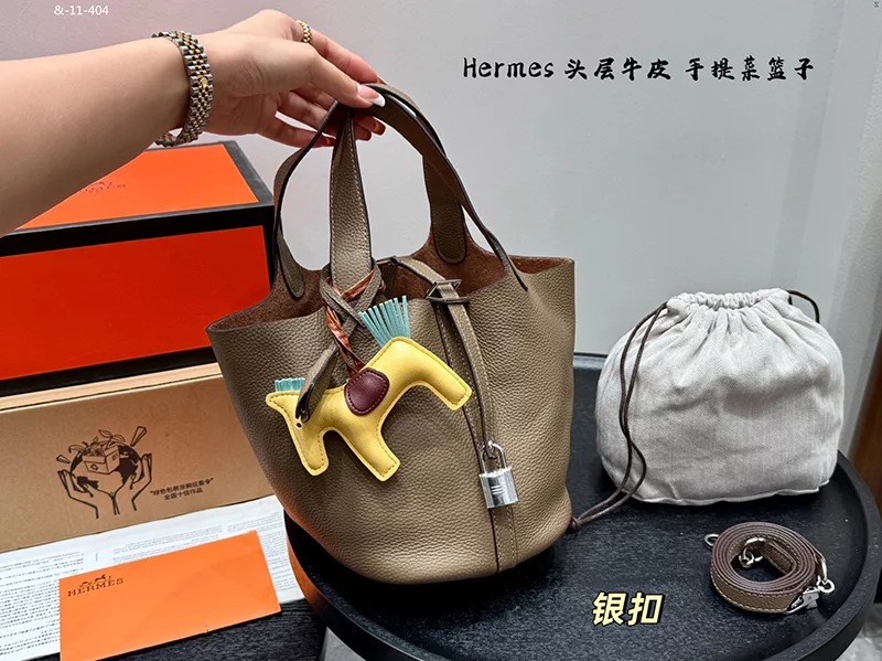 Genuine leather Size7.1″x7.9″(12Colors) Lock Bucket Bag with charm BB-921993