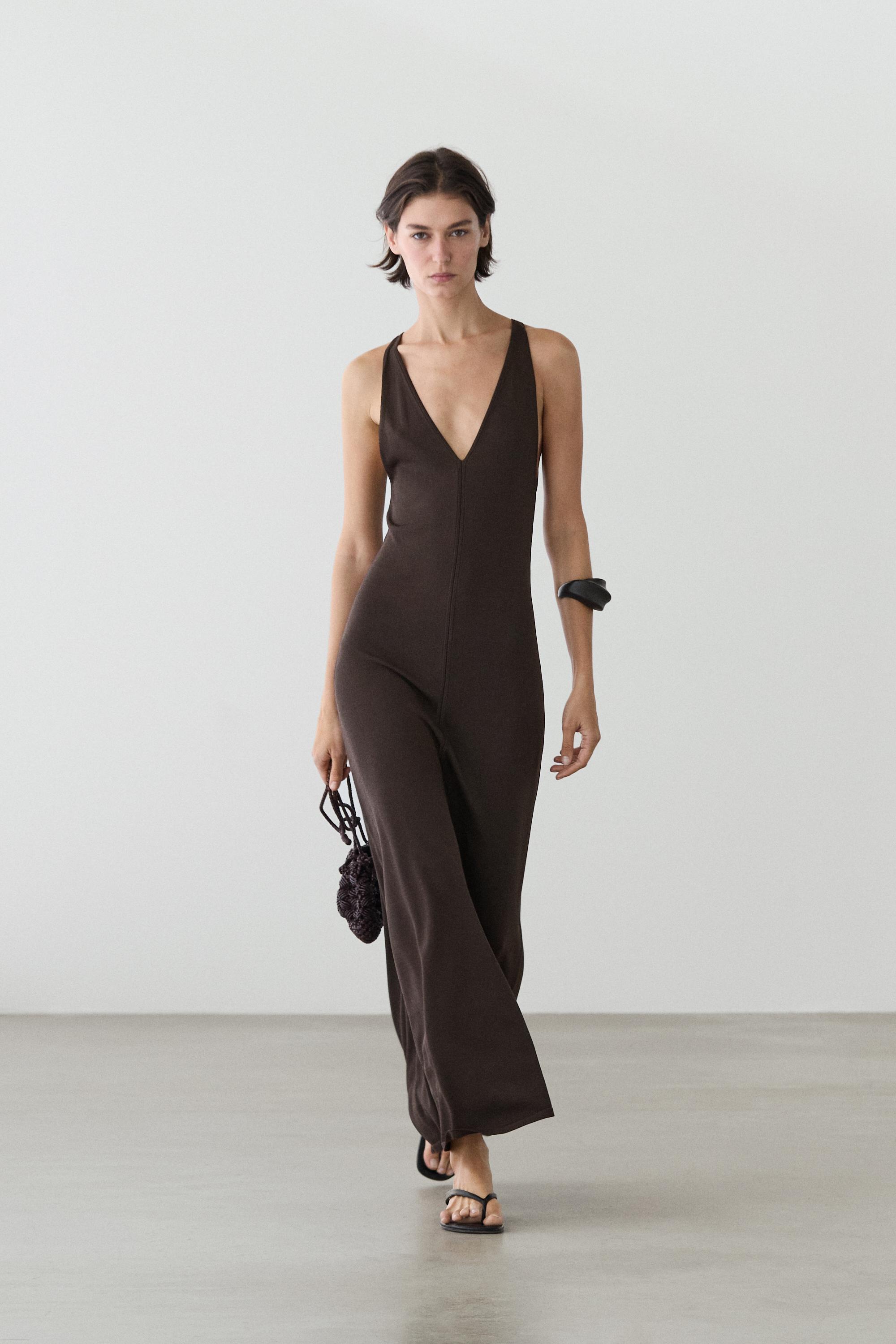 Vestido midi fluido cuello pico