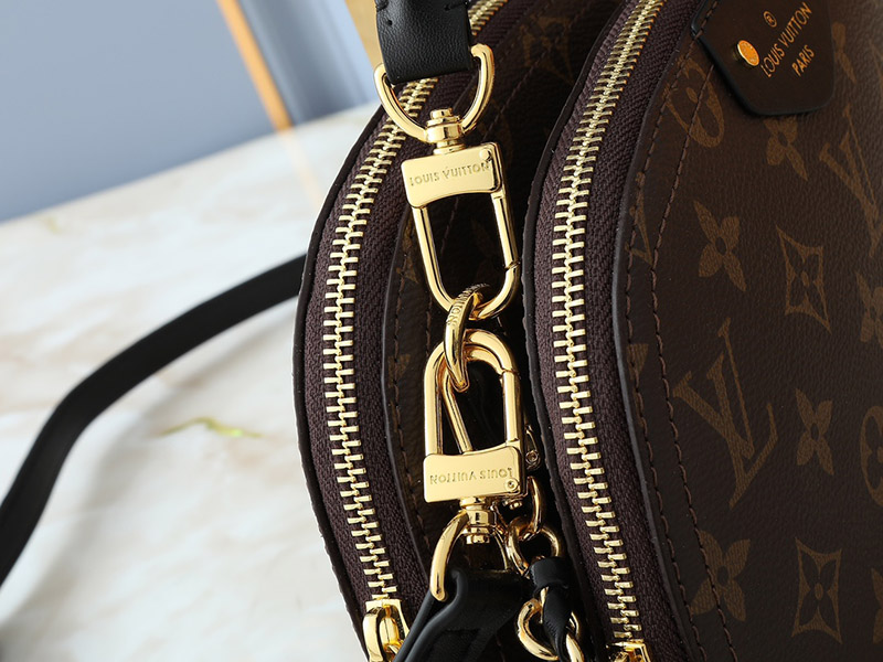 Leather 4.9″x6.9″x2.4″ Chains Handbag with Adjustable Strap BB-921519