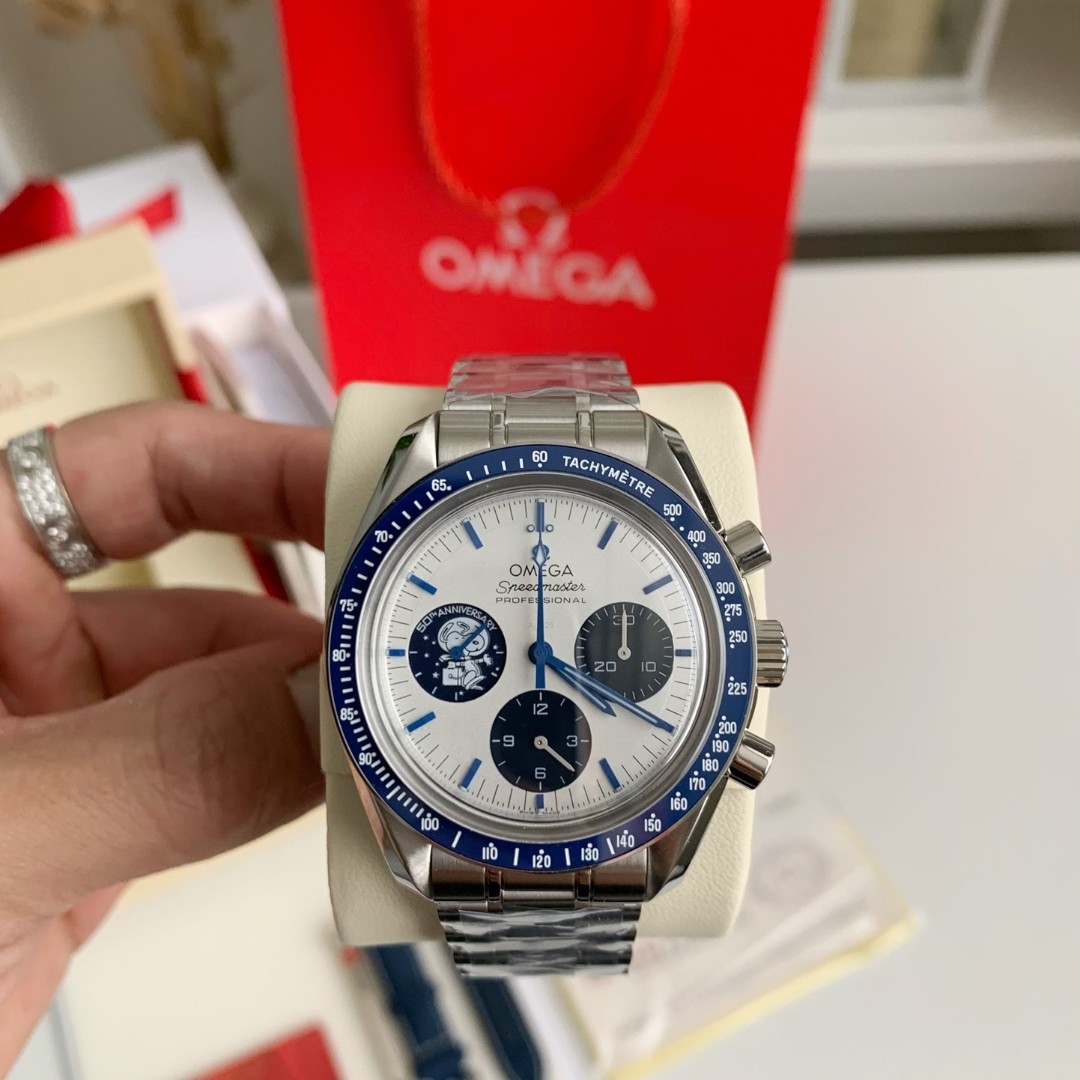 Omega Snoopy Award 50m Waterproof Watch, 42mm
