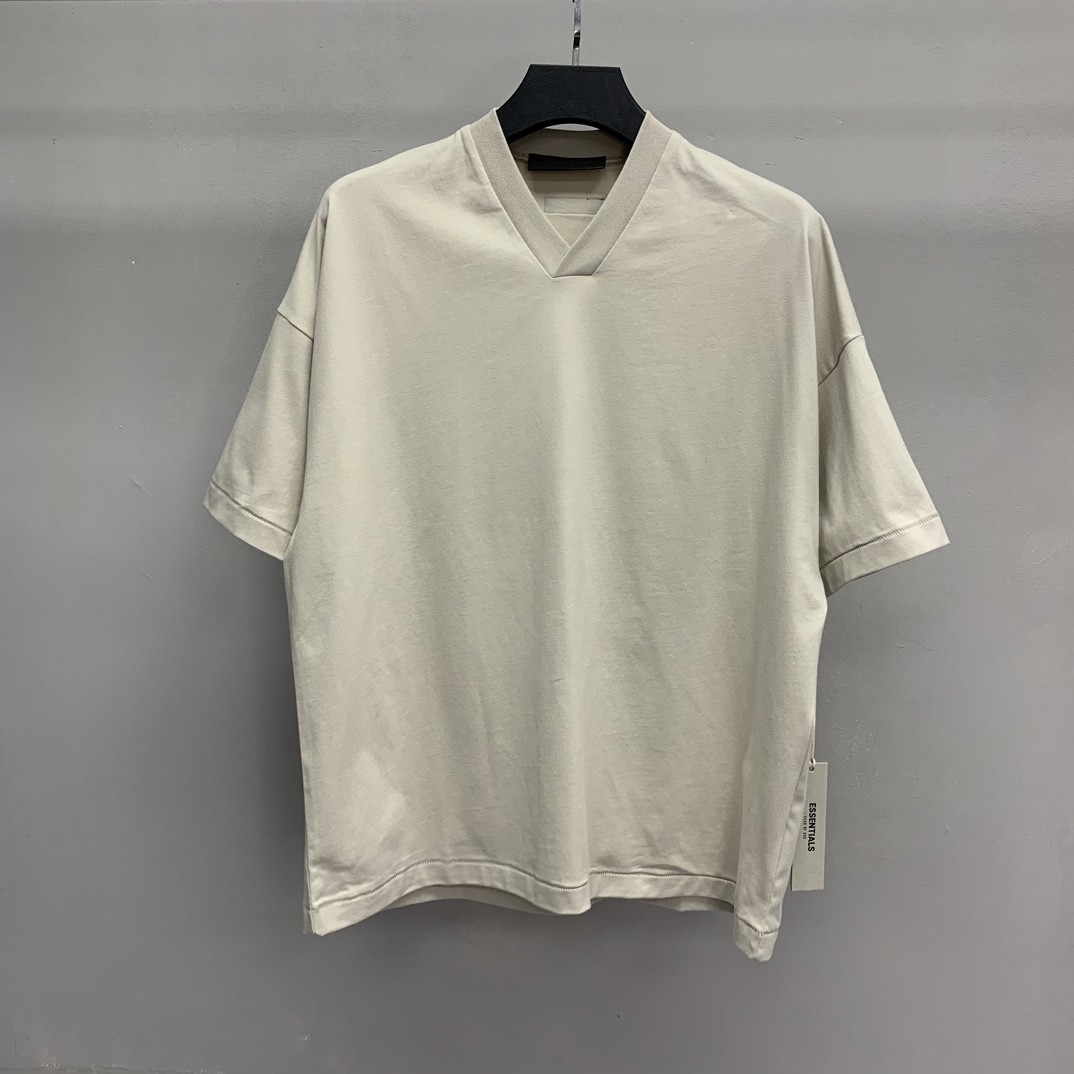 BLCG Cloud Series v-neck T-shirt