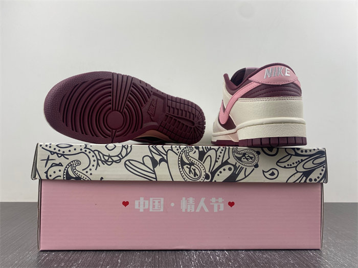 NK Dunk Low Retro PRM Valentine's Day DR9705-100
