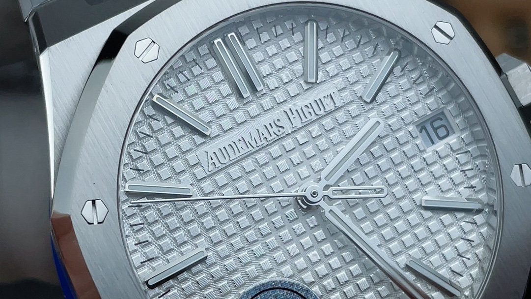 Audemars Piguet 15510 White — Royal Oak 41mm Stainless Steel with White Dial