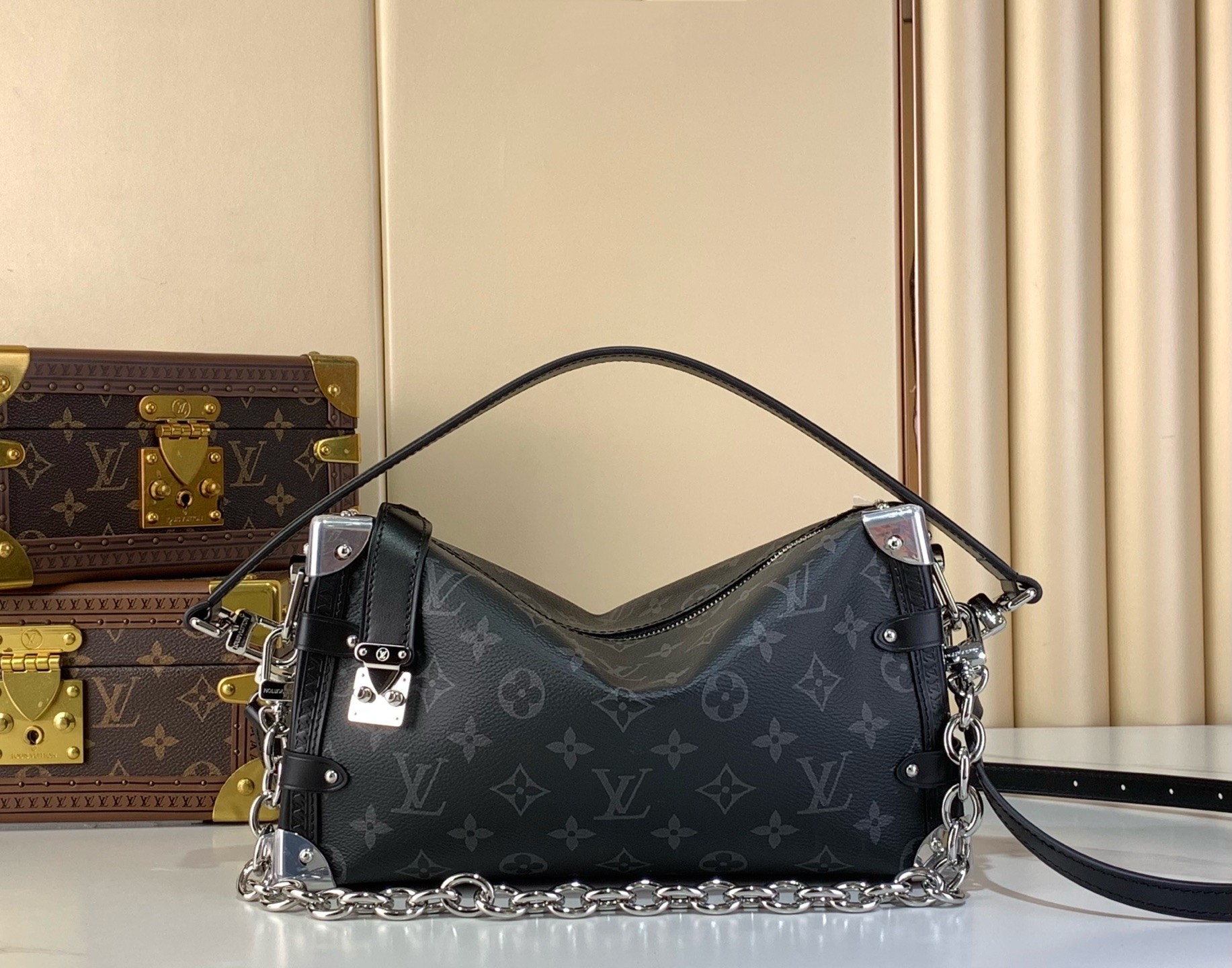 LV Shoulder bag 28x7x15cm