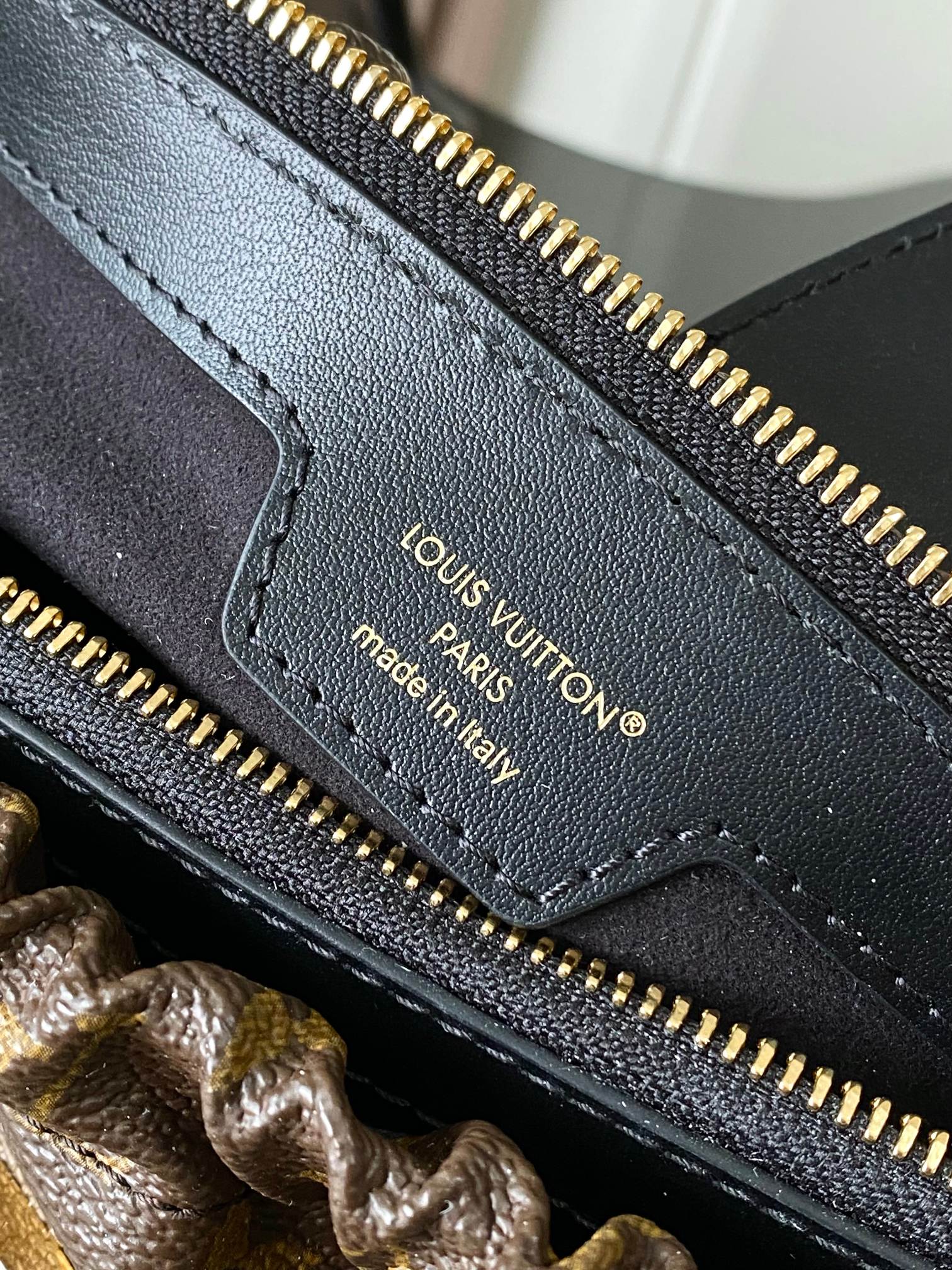 LOUIS VUITTON M27819 Pochette Sling PM