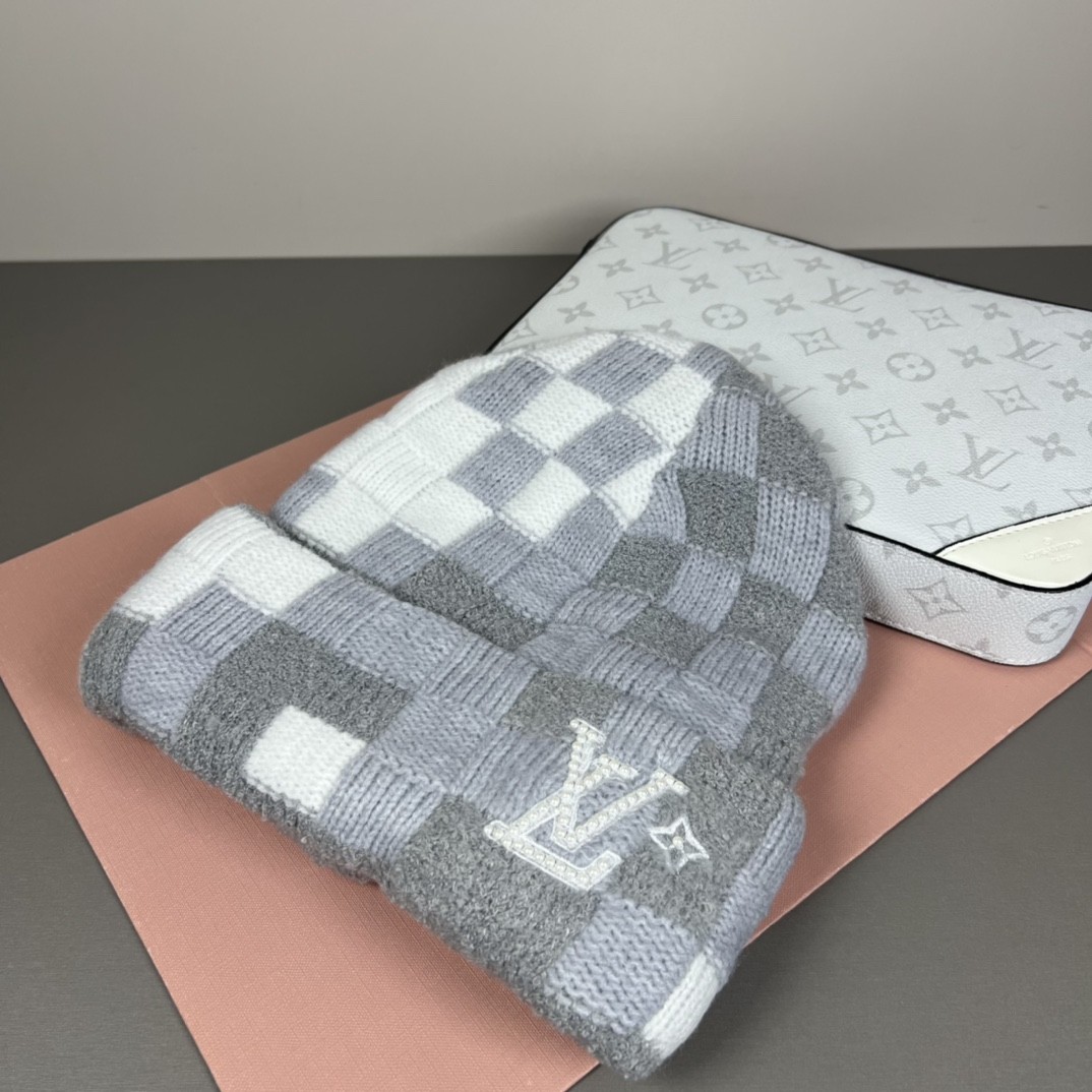 LV Double-sided beanies