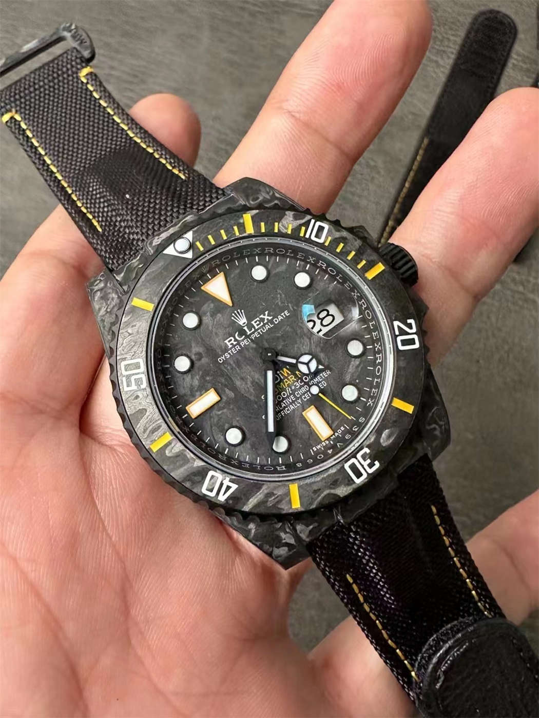 DiW Carbon Yellow Submariner – VSF 40mm Forged Carbon (VS3135)