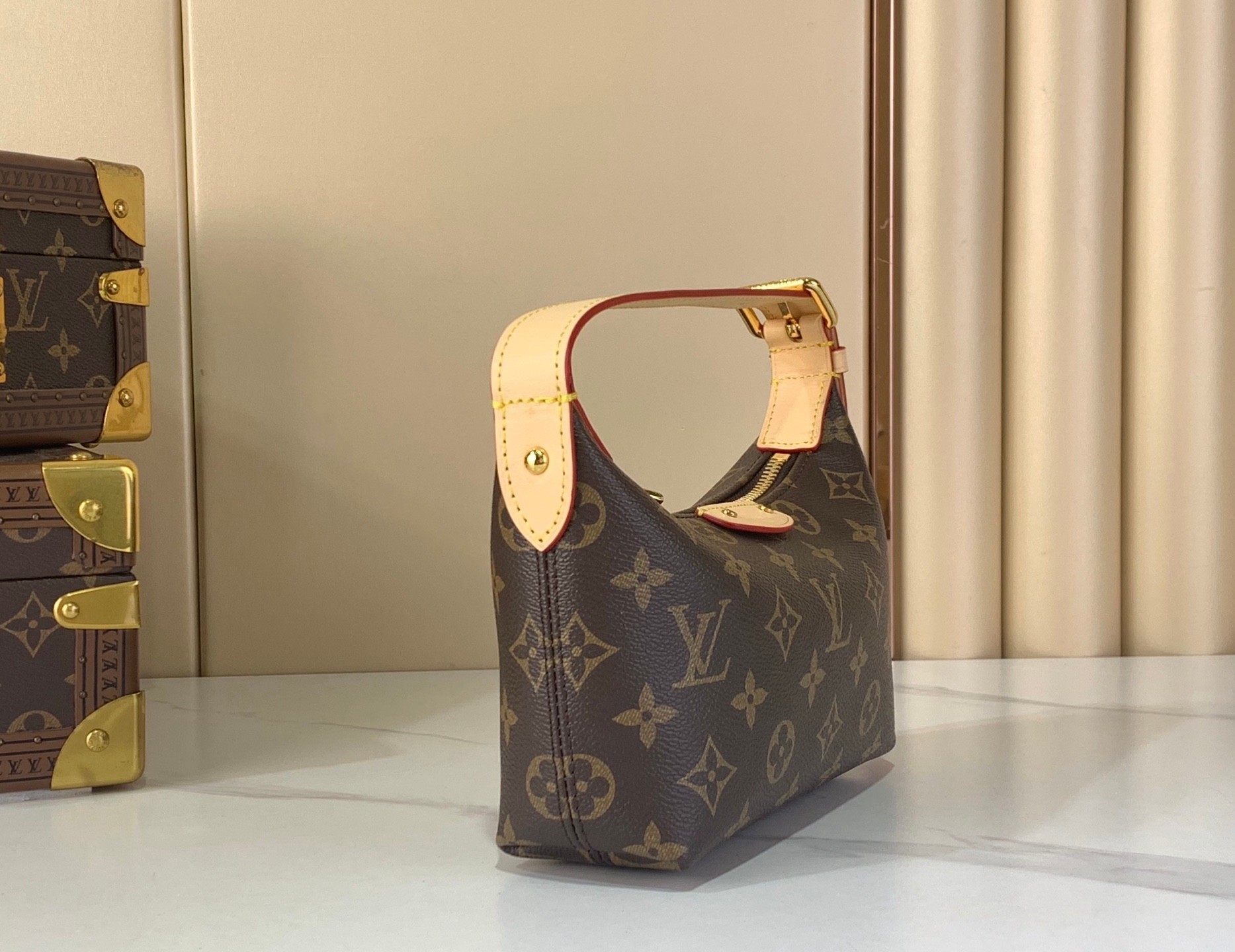 LV POCHETTE HILLS M27509 18.5x11x6.5cm