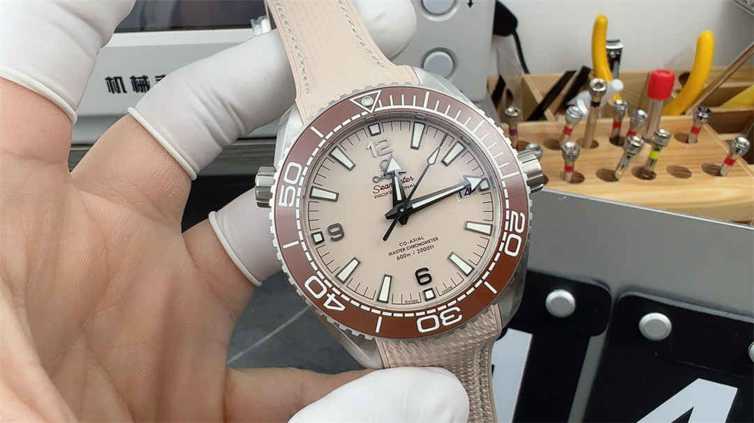 VSF Seamaster 600M Desert Yellow Replica – 43.5mm Stainless Steel Diver Watch