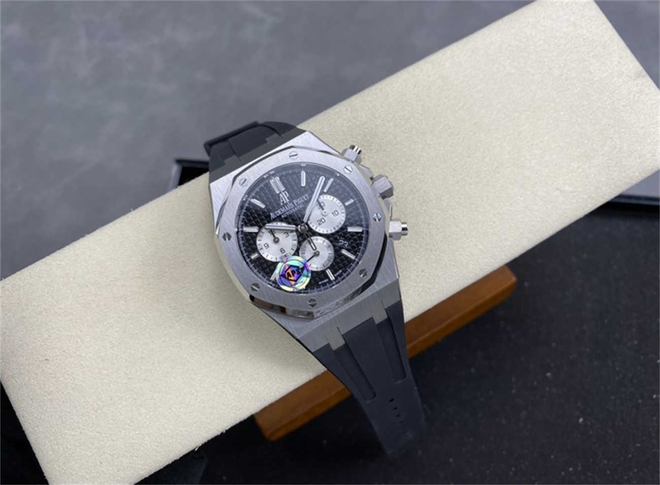 AP 26331 Replica (APS Factory) – Black Dial & Rubber Strap Edition