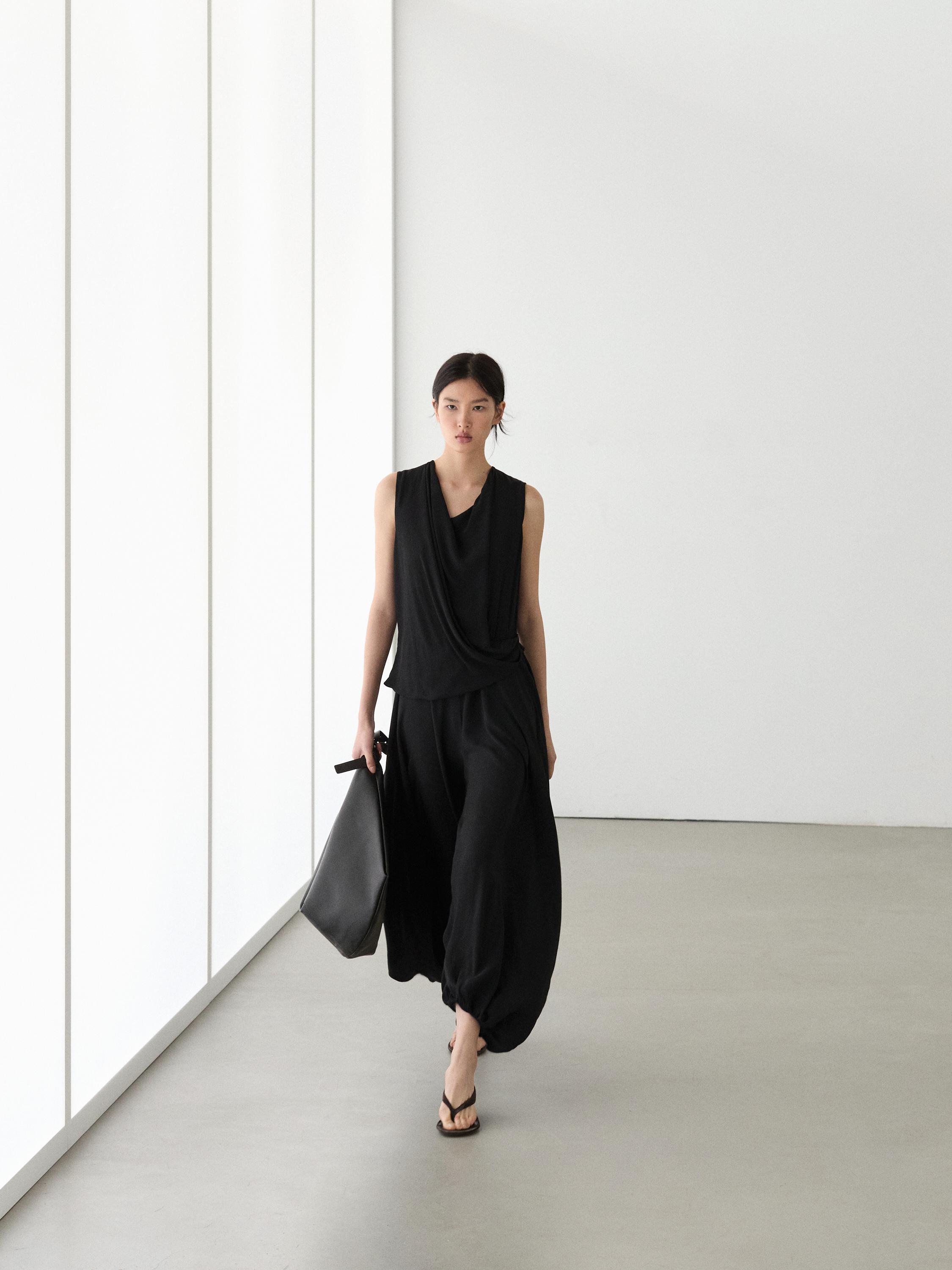 Vestido mono fluido semitransparente
