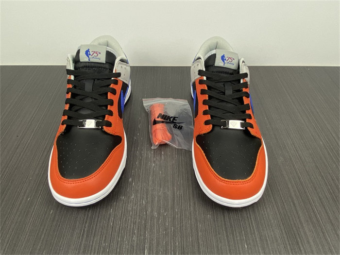 NK Dunk Low EMB NBA 75th Anniversary Knicks DD3363-002
