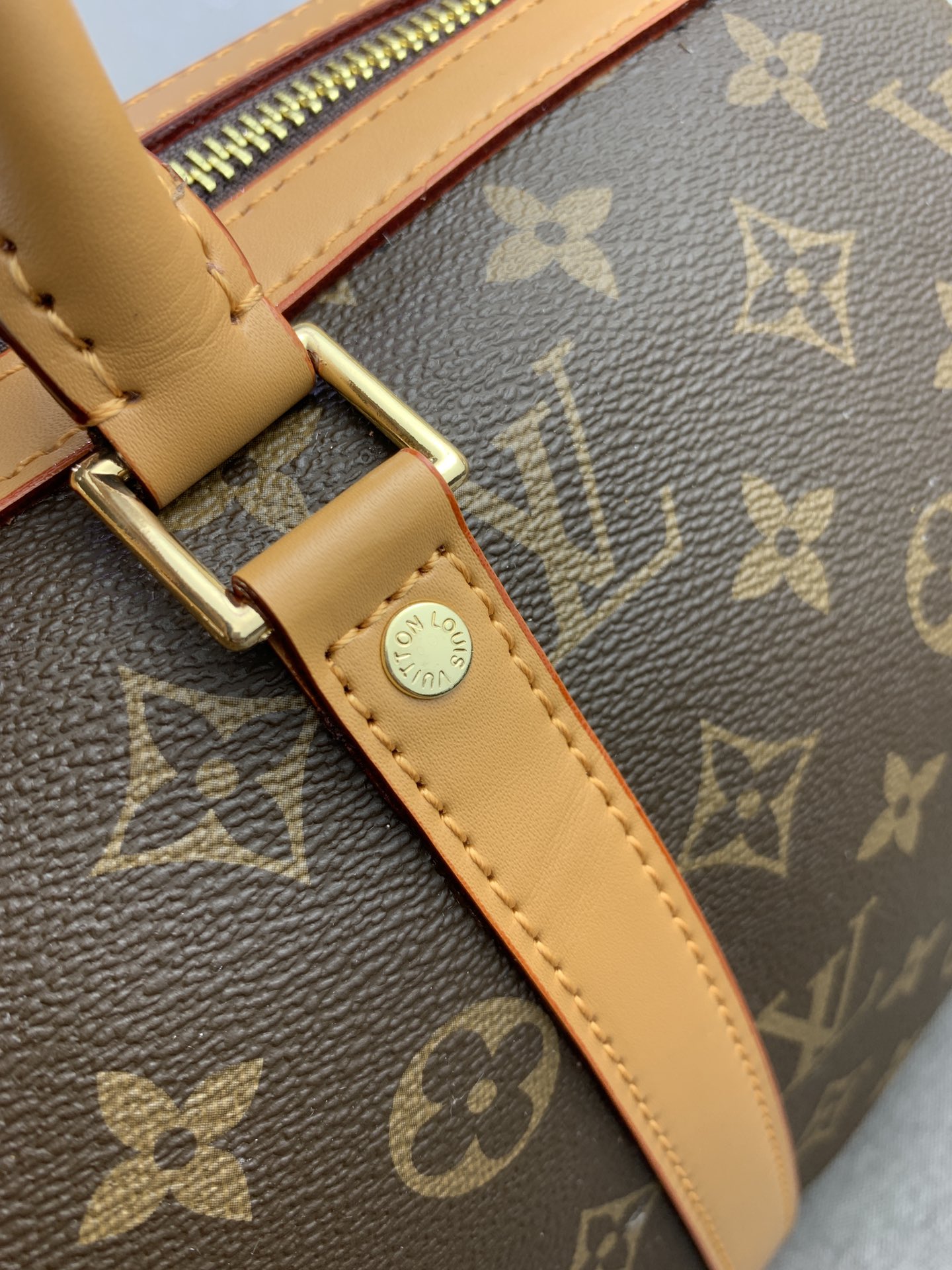 Woman’s Handbag with Adjustable strap 13.8″x9.1″x7.1″BB-9180001000540