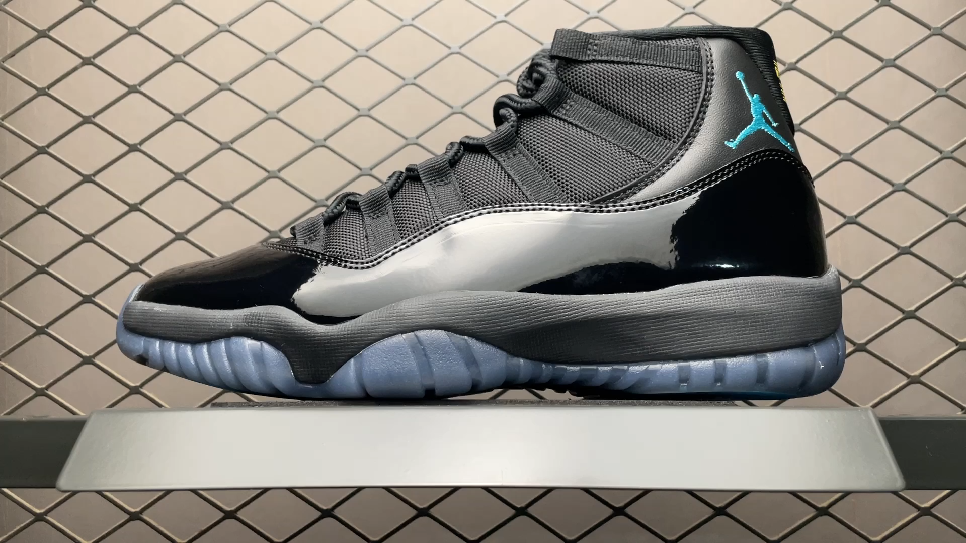 JRD 11 Retro Gamma Blue CT8012-047