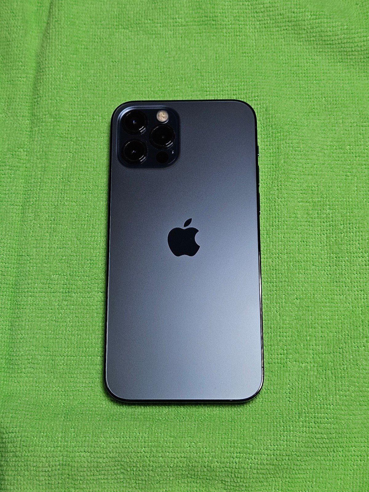 Apple iPhone 12 Pro 256 GB in Pacific Blue 1Z78