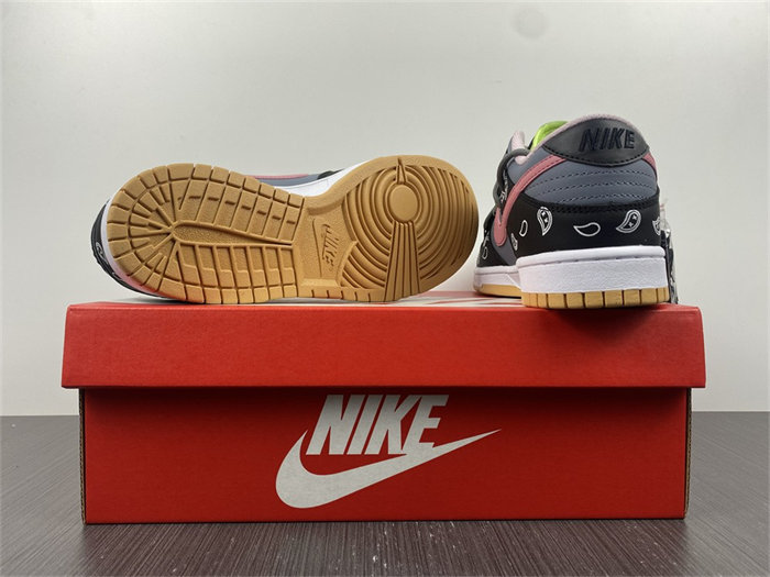 NK Dunk Low SE FREE DH0952-001