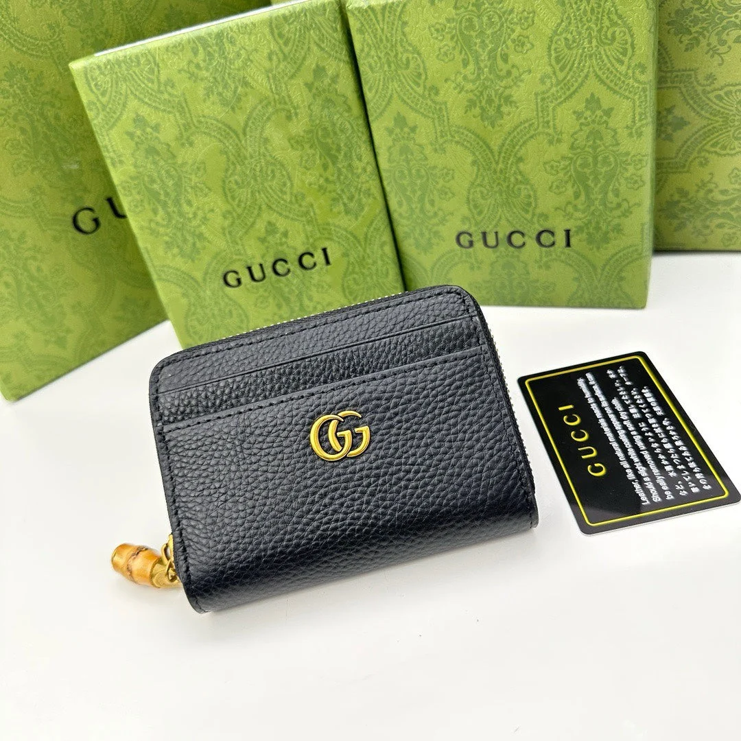 【Gucci】Perfect for minimalists! A simple and elegant short wallet.