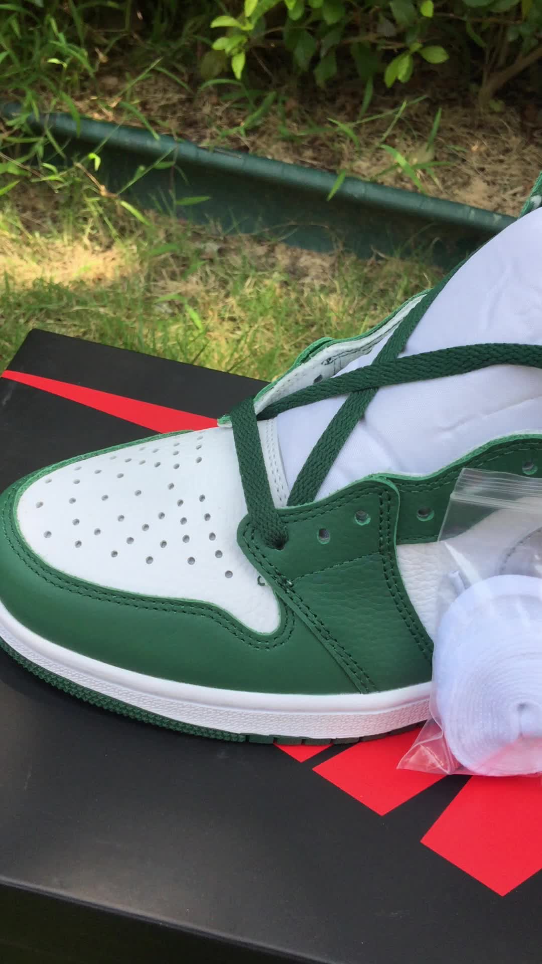 Original Air Jordan 1 High "Gorge Green," white and green, style number: DZ5485-303, all sizes available, sizes 36-47.5