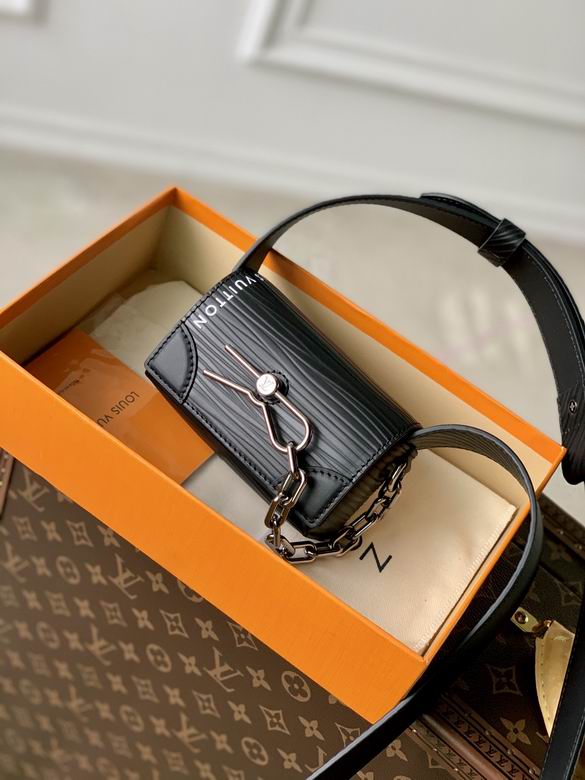 LV  Messenger Bags Size：13x8x4.5cm
