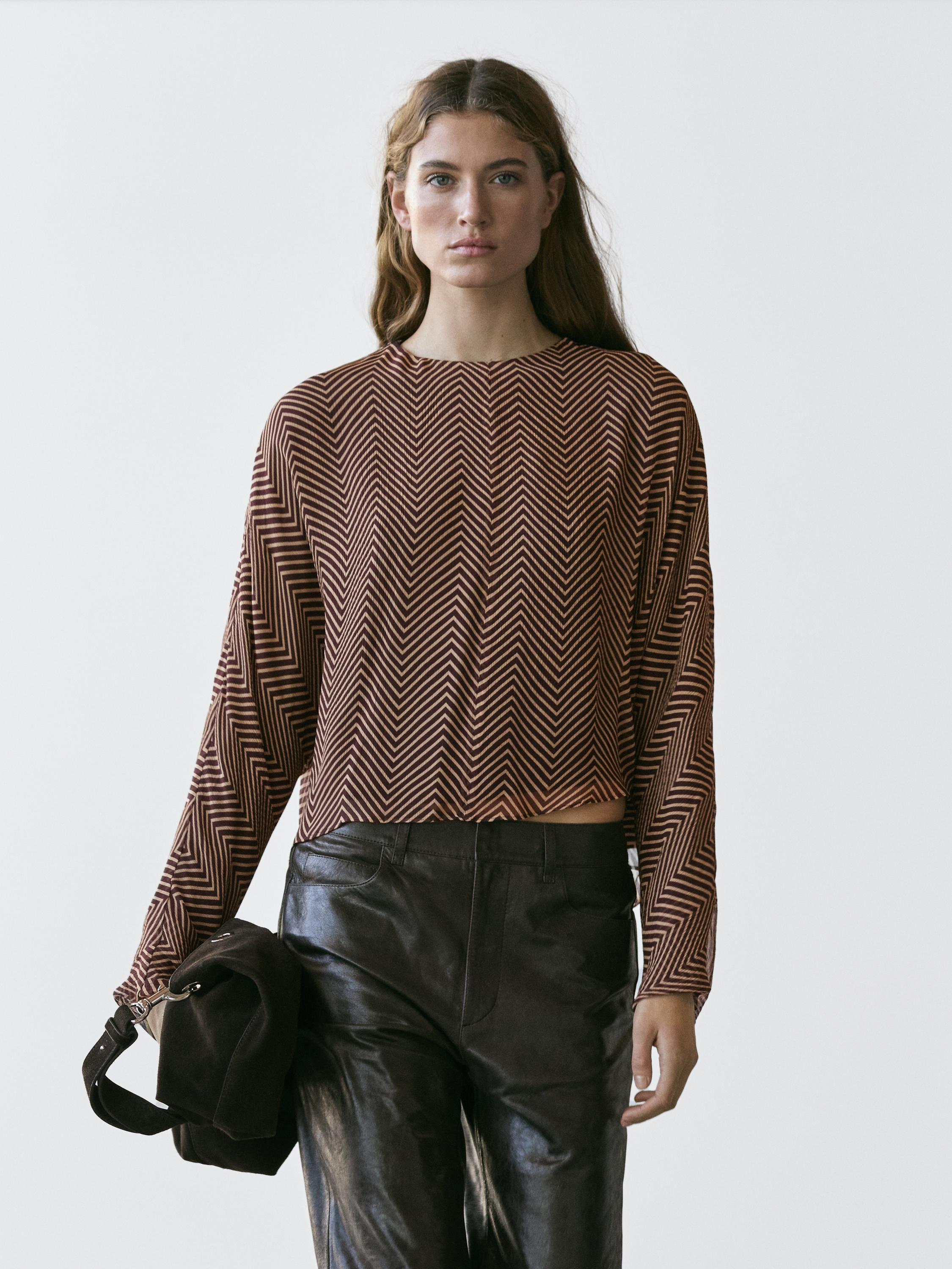 Blusa fluida estampado geométrico