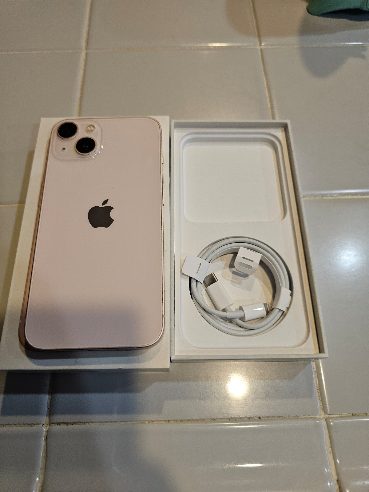 iPhone 13 5M68