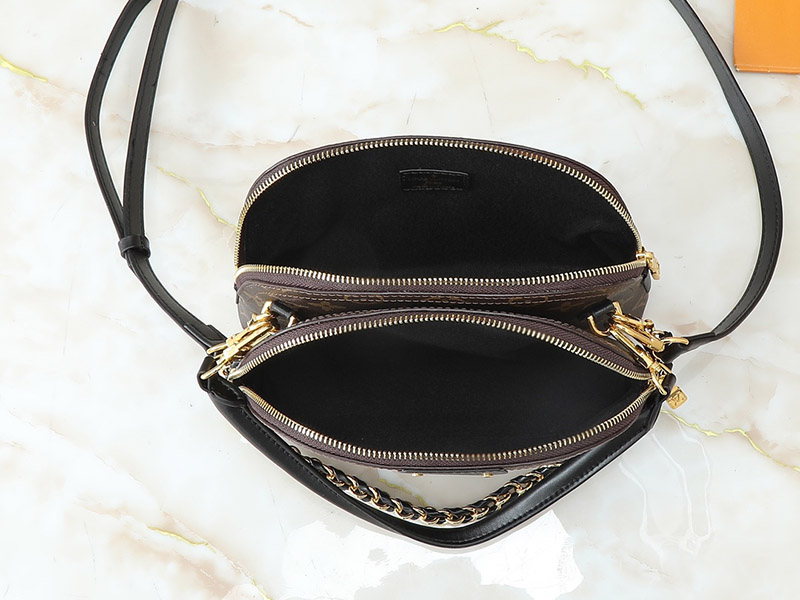 Leather 4.9″x6.9″x2.4″ Chains Handbag with Adjustable Strap BB-921519