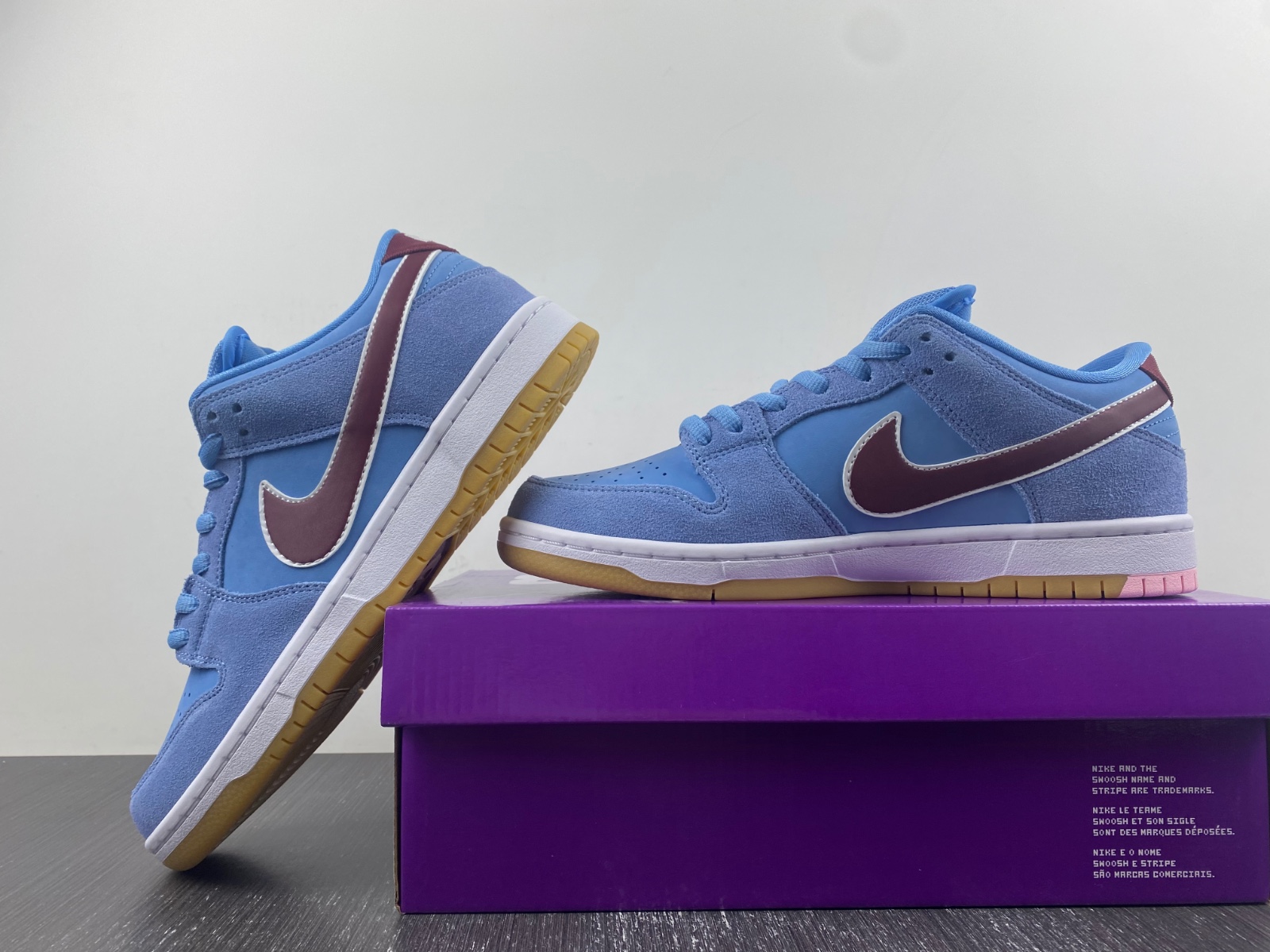 NK SB Dunk Low Philadelphia Phillies DQ4040-400