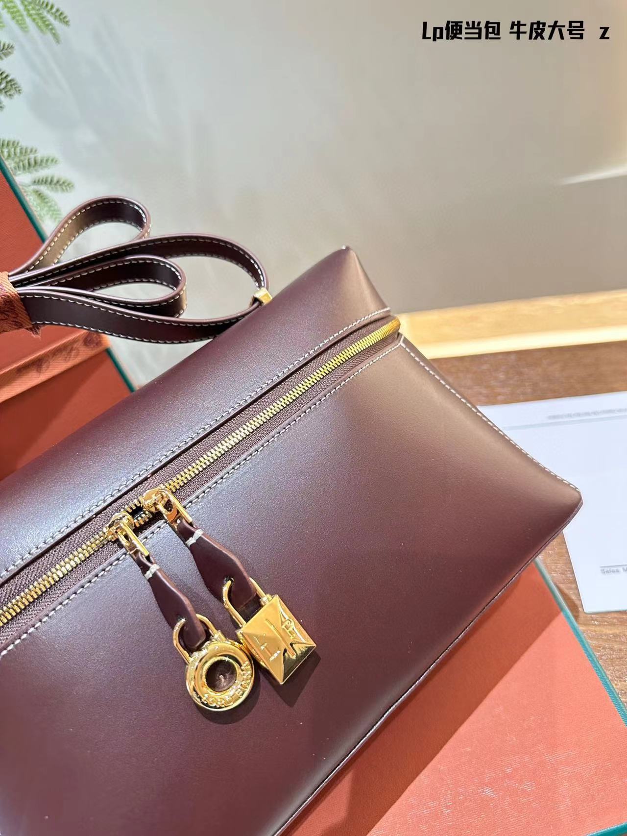 Leather lunch bag with staps BB-921148