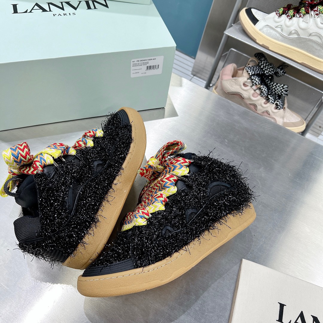 LAN Leather Curb 4