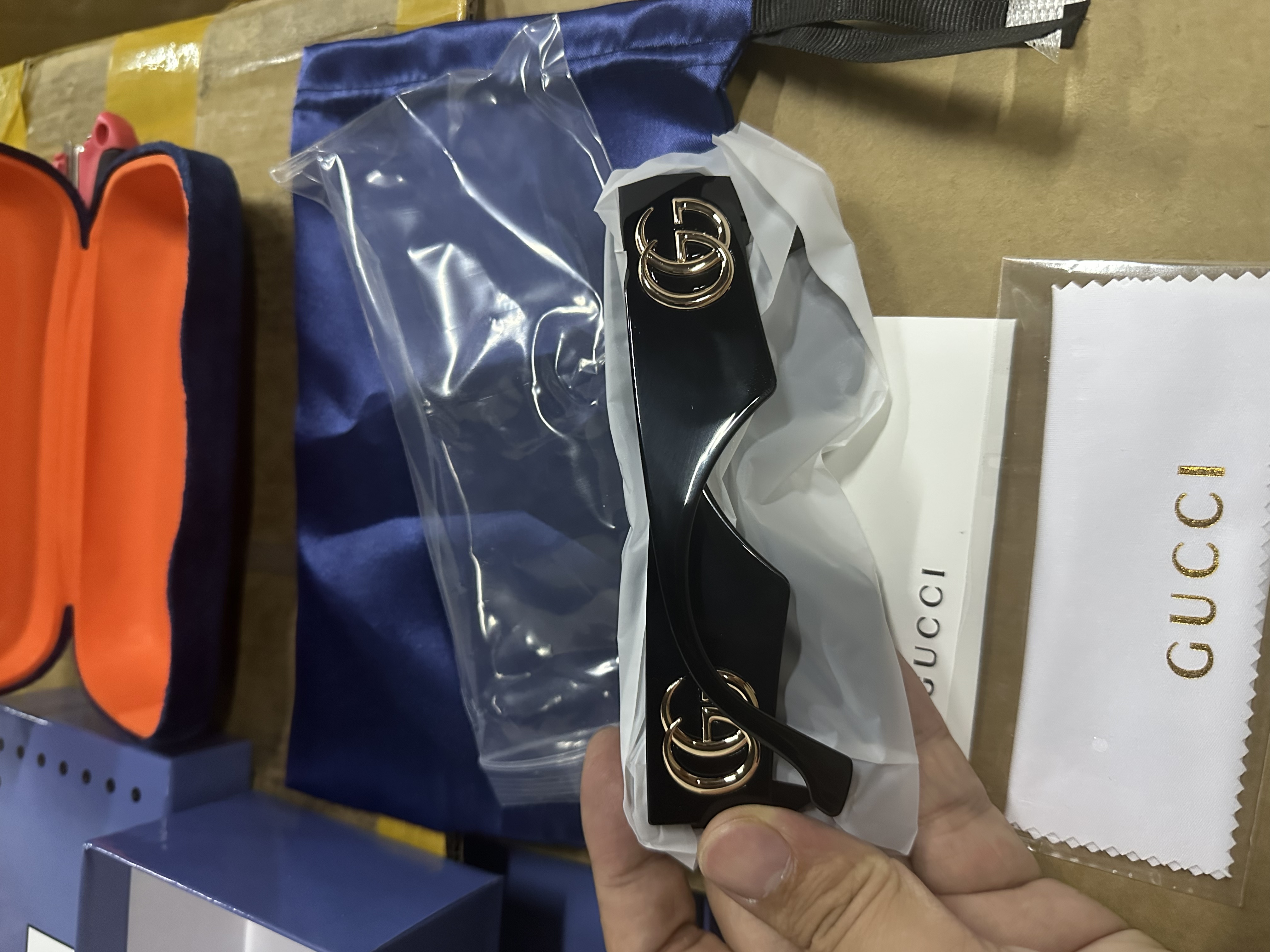 G01：Gucci Double G Wide Temple Square Sunglasses