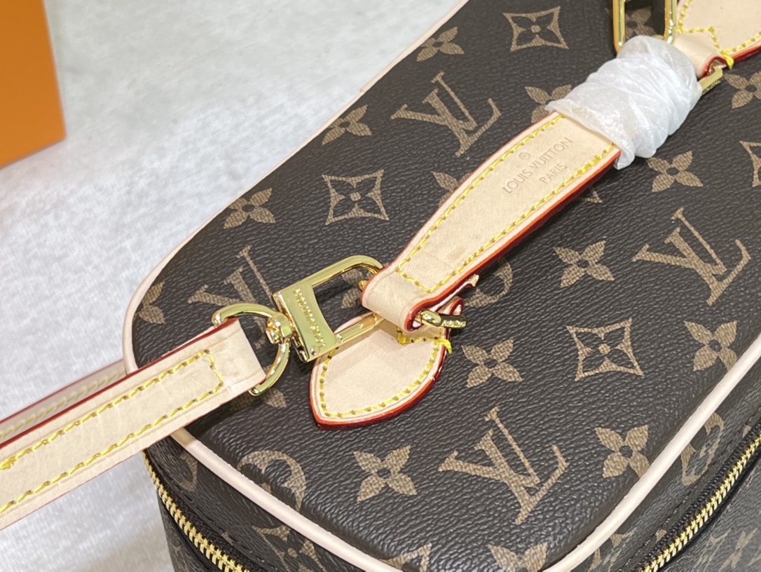 Woman’s handbag with Adjustable strap 9.4″x7.1″x5.7″ BB-918000715