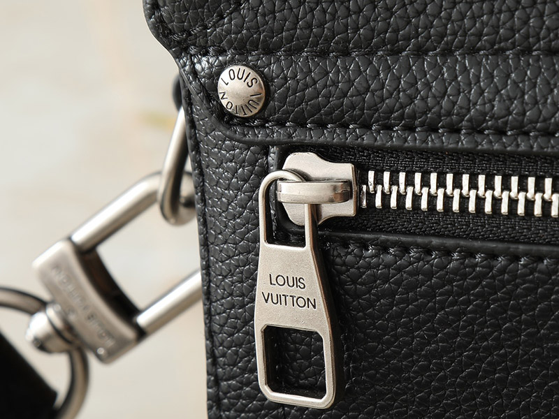 7.5″x5.9″x2.8″ Black Embossed Leather White Lining Hand bag With Adjustable Strap BB-921433