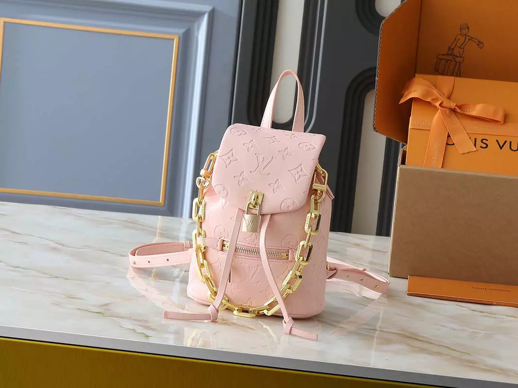 3 Colors Big:8.3″x10.2″x3.9″ Small:5.9″x7.9″x3.0″ Leather Backpack BB-15019