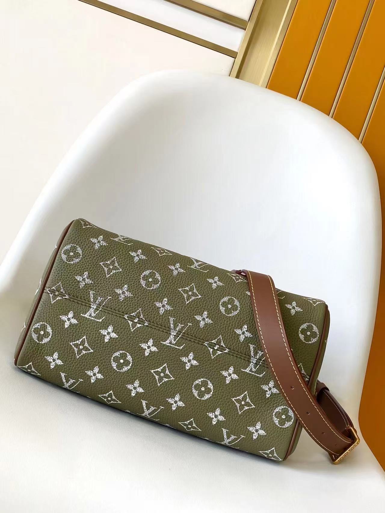 LV M15241  Bandouliere 2025 25*15*15CM