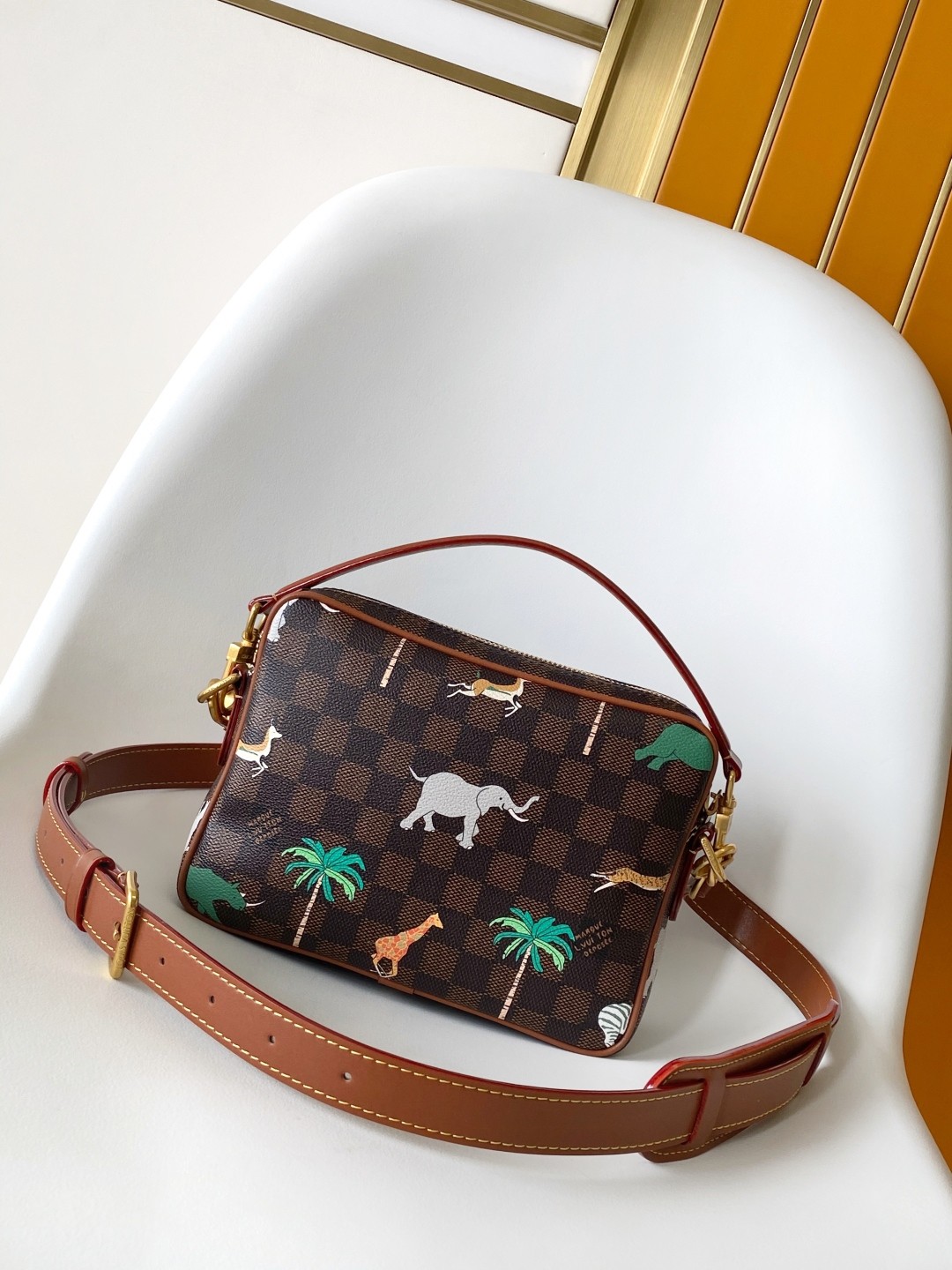 LV X THE DARJELING LIMITED M14016 Size：25x17.5x11cm