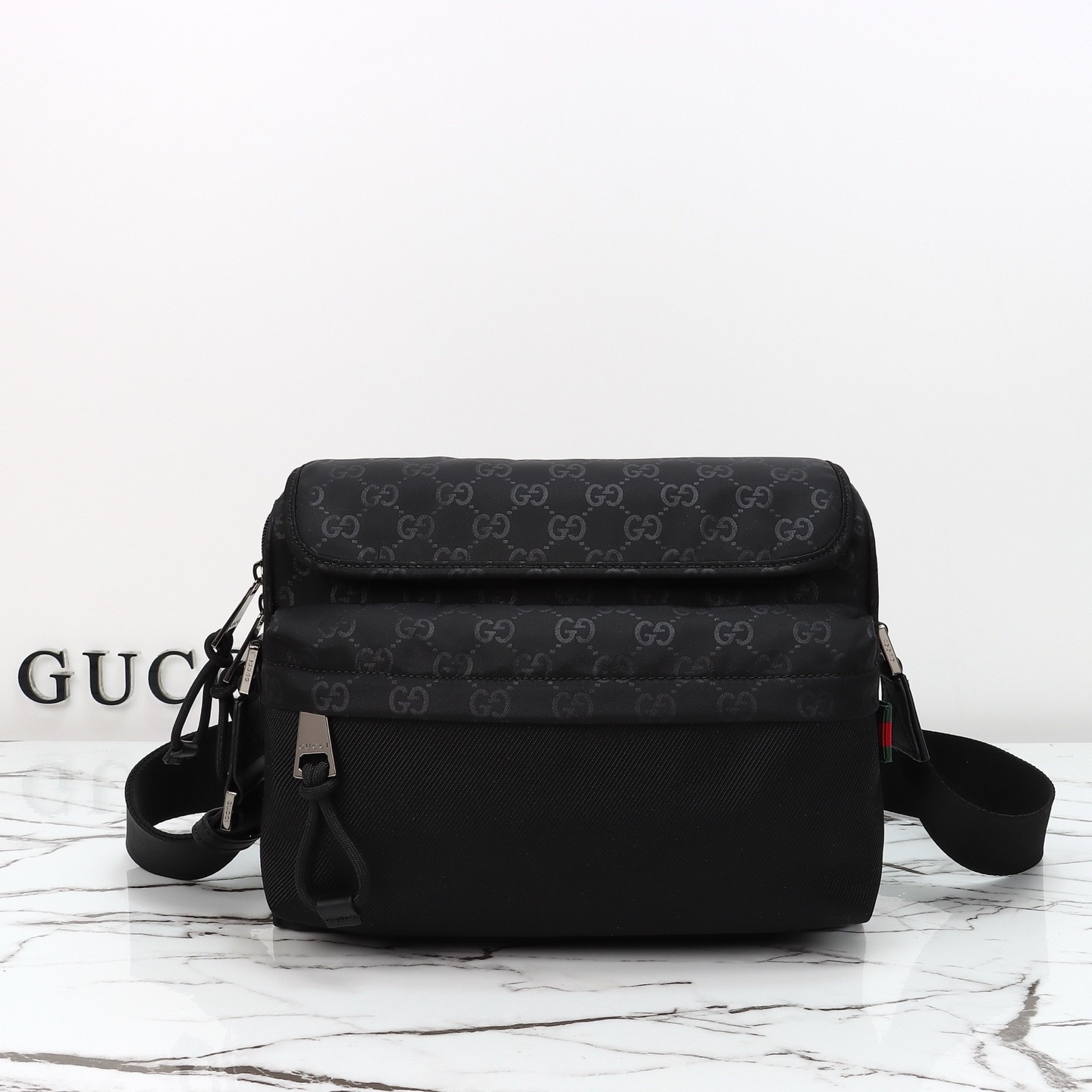 GUC Shoulder bag 27x21x16cm