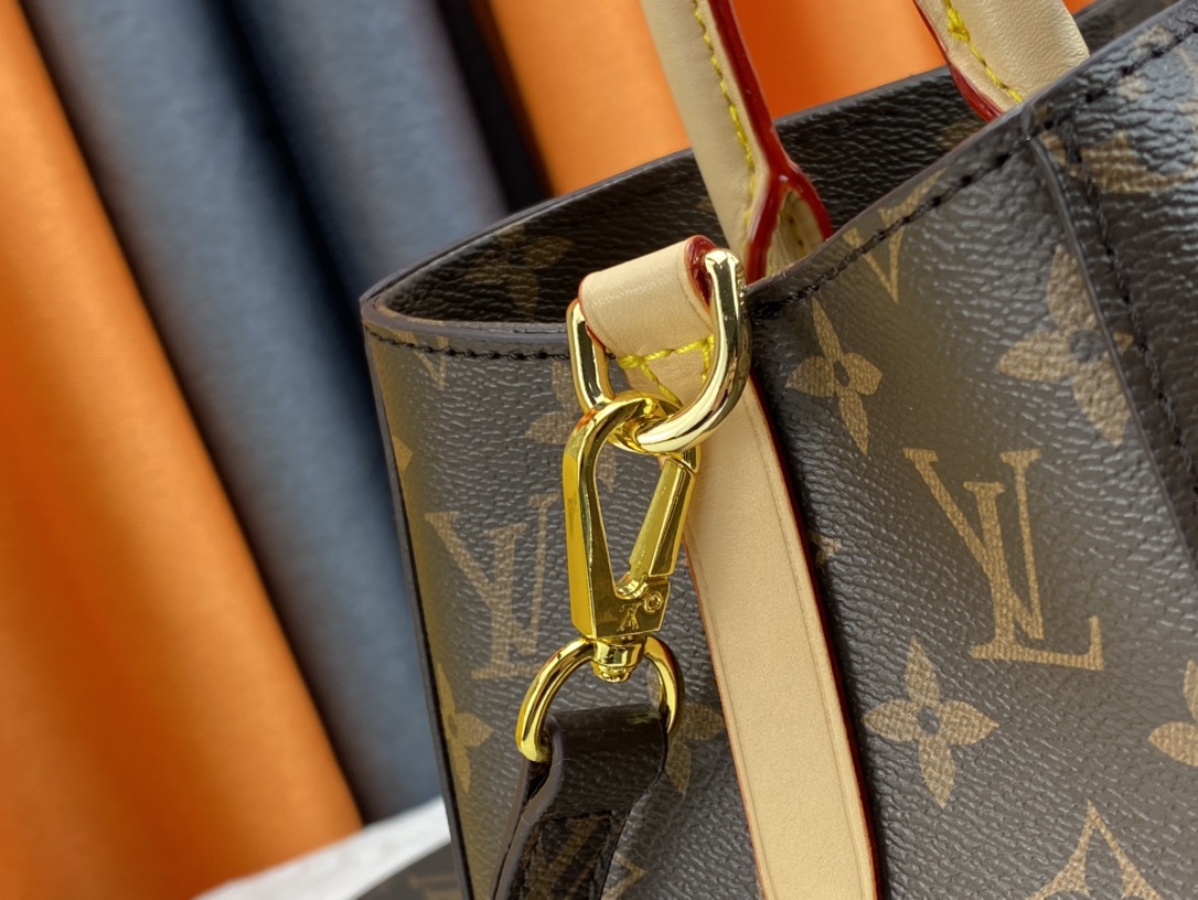 Woman’s handbag with strap 11.4″x7.9″x5.1″ BB-9180001000605