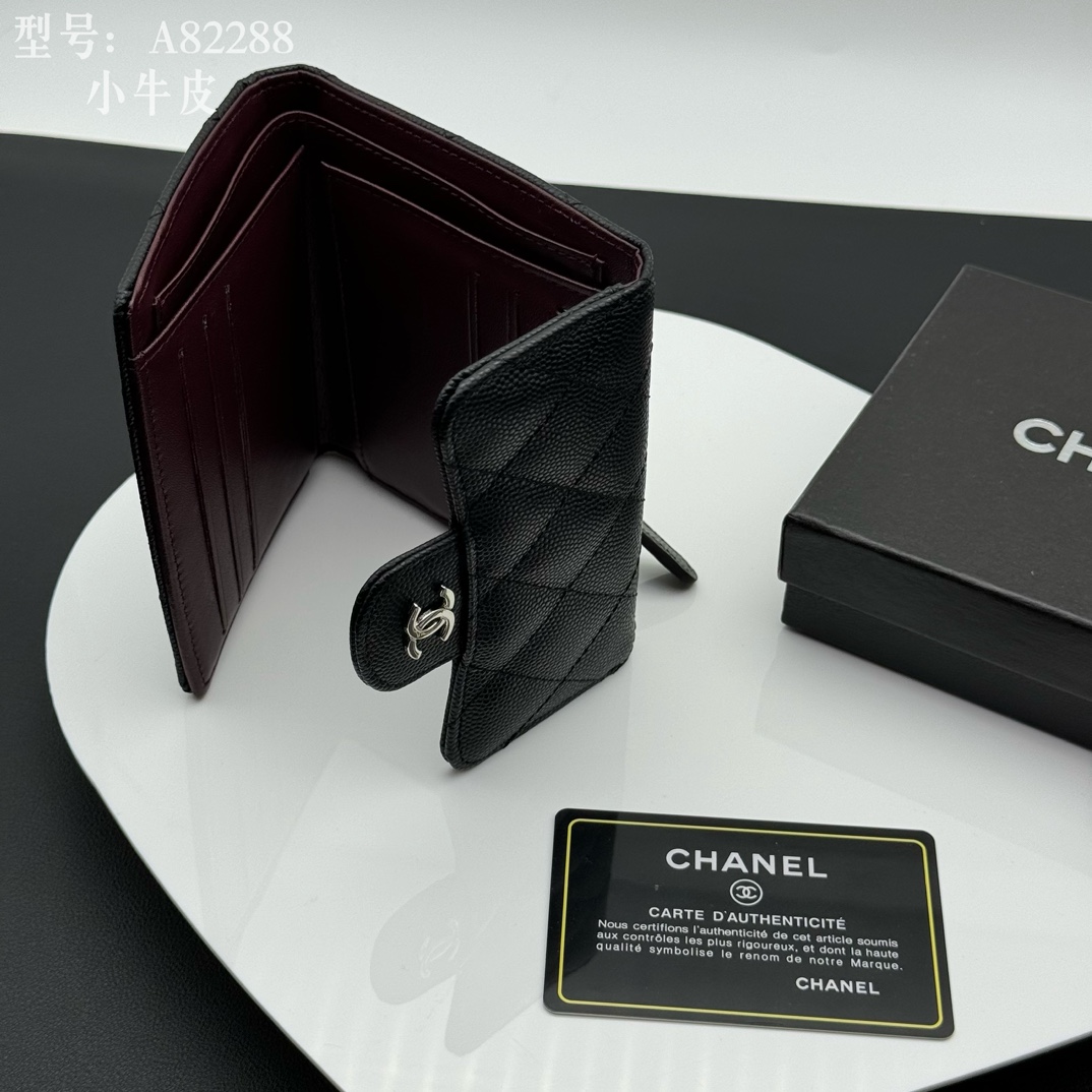 Q10：Chanel Classic Small Flap Wallet in Caviar Leather