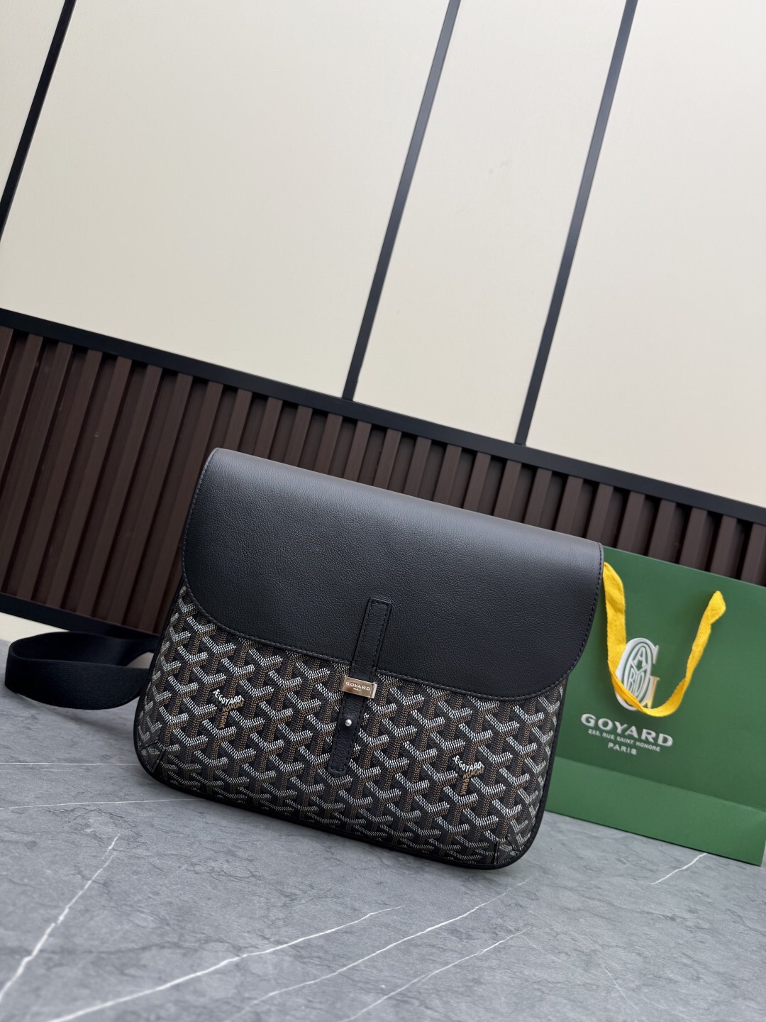 GY Coursier bag  Size : 32*4*25cm