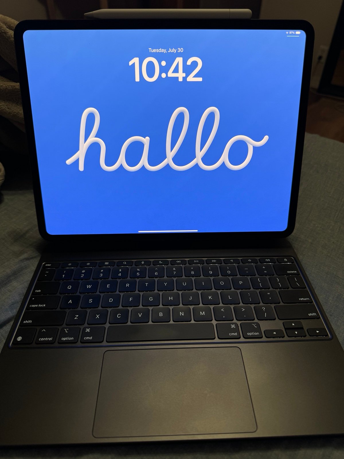 Apple iPad Pro 2024 M4 13” 256gb WiFi Model with Magic Keyboard and Apple Pencil 2P77
