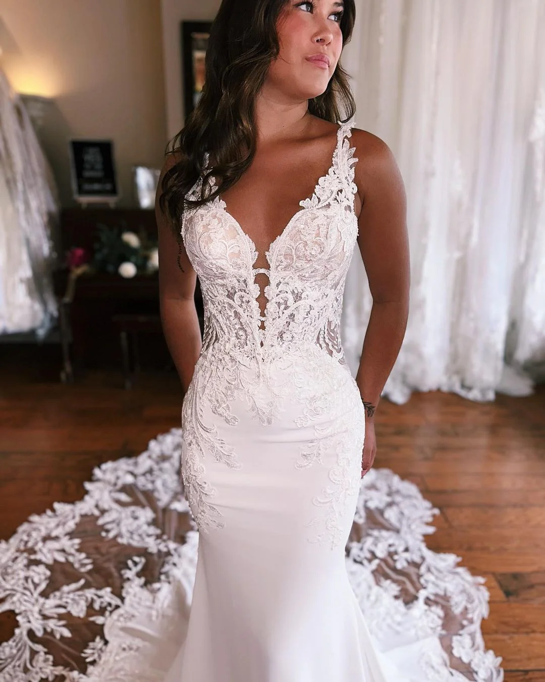 Elegant Mermaid V Neck Satin Wedding Dress with Appliques