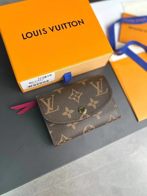 Q21：Louis Vuitton Victorine Wallet
